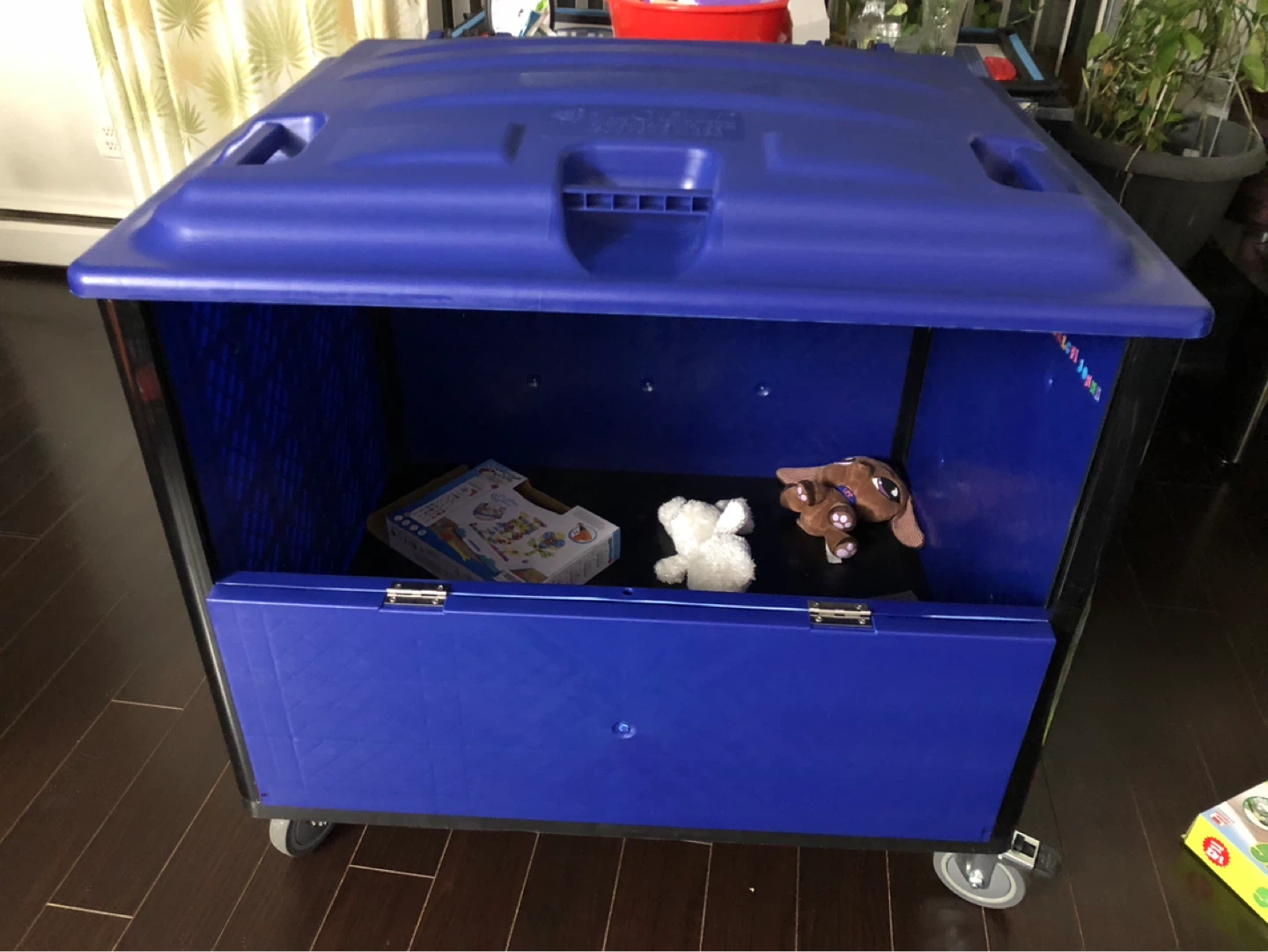 New GLOBAL INDUSTRIAL Rolling Bin with Lid