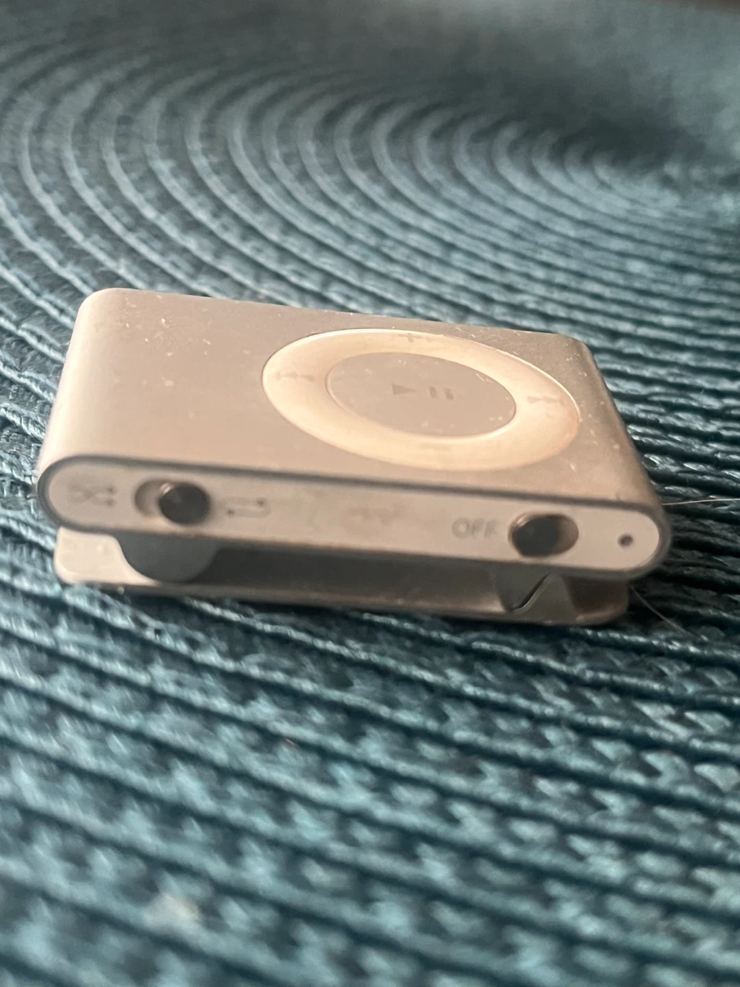 Apple iPod Shuffle - photo 2