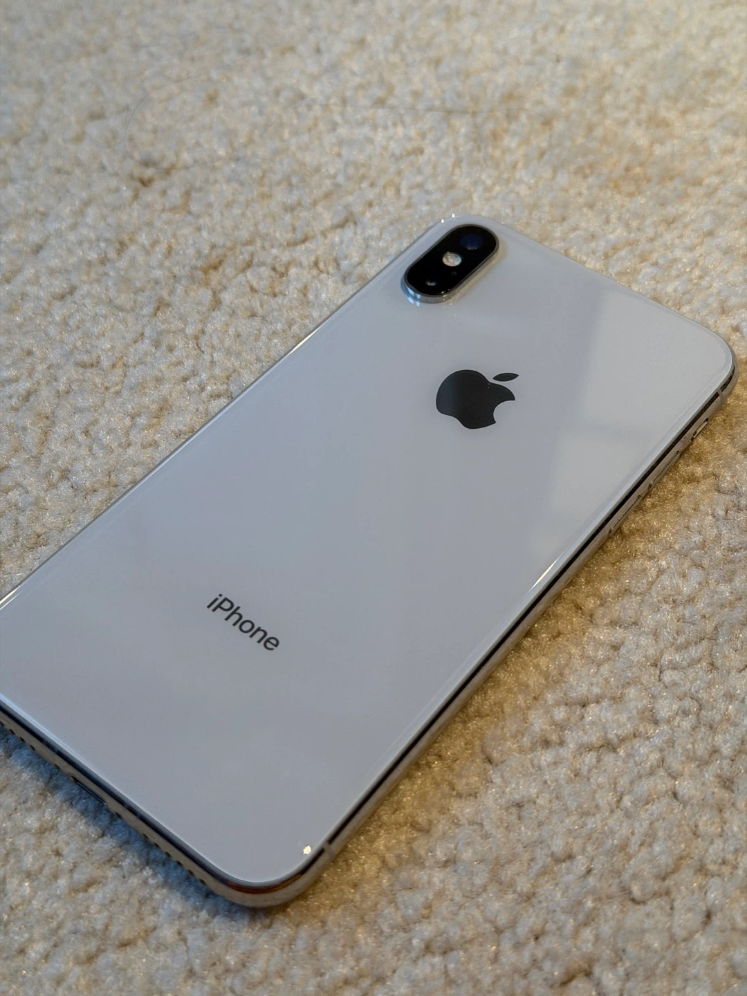 iPhone X 64G White in excellent condition - photo 2