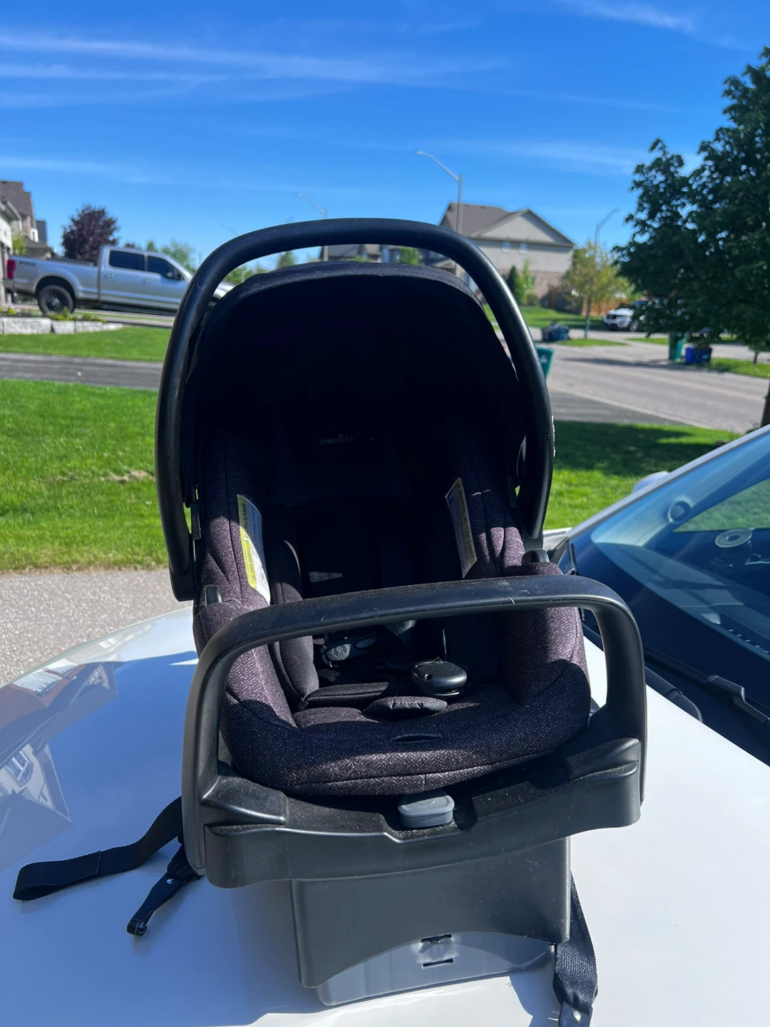 Evenflo Infant Car Seat with Base - photo 4