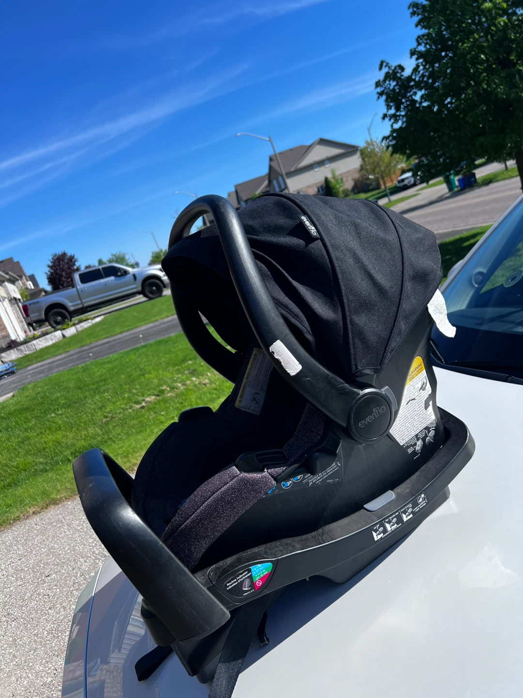 Evenflo Infant Car Seat with Base - photo 2