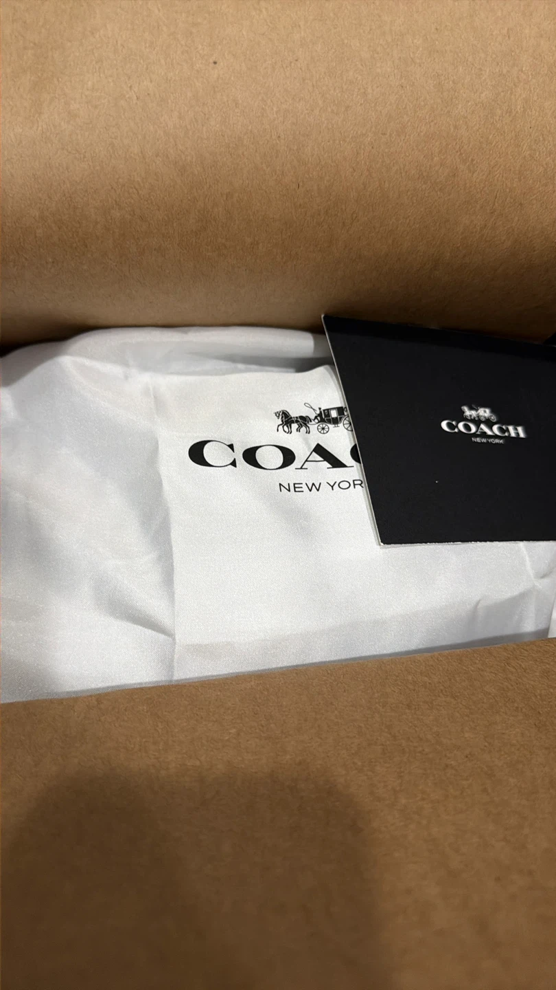 Brand New Coach New York hand purse in Dust Bag and Box - photo 3