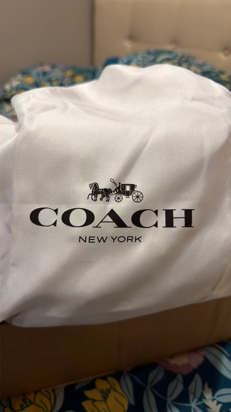 Brand New Coach New York hand purse in Dust Bag and Box - photo 5