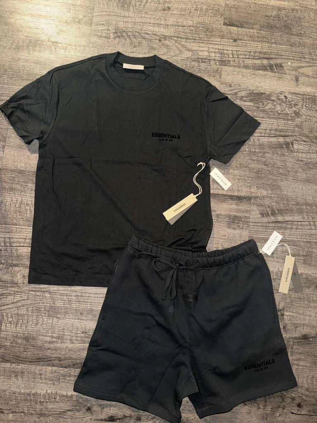 Essentials Fear of God T-Shirt and Shorts Set - photo 2