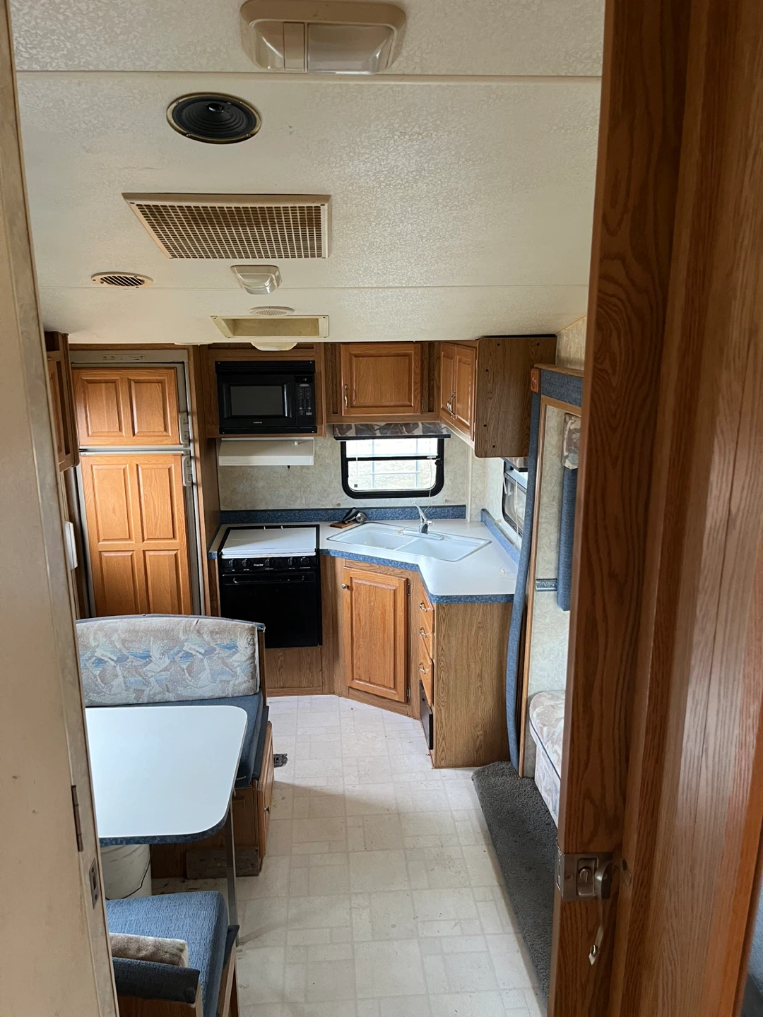 1998 terry 5 th wheel trailer - photo 2