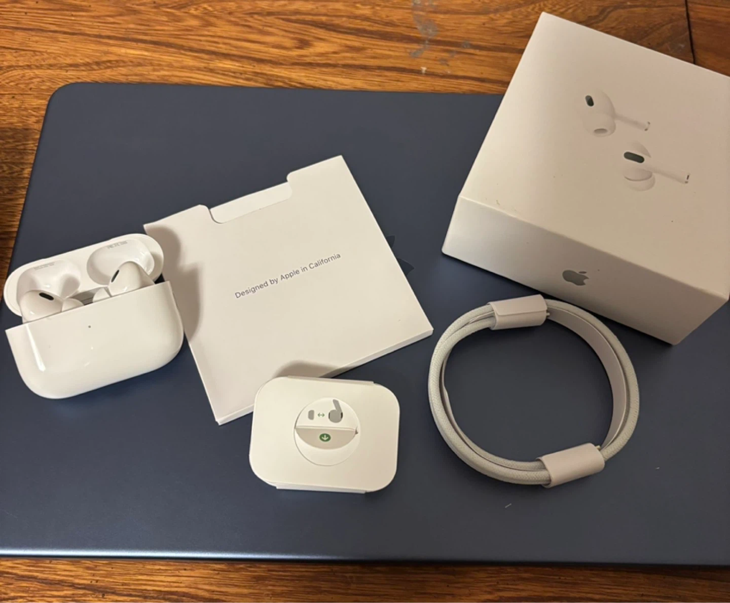 Apple AirPods Pro (2nd Gen) with Charging Case - photo 2