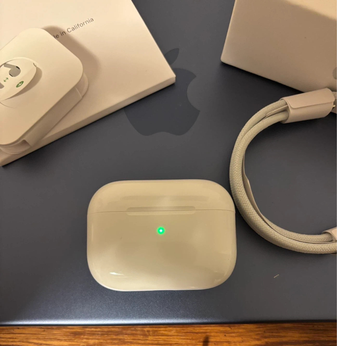 Apple AirPods Pro (2nd Gen) with Charging Case - photo 3