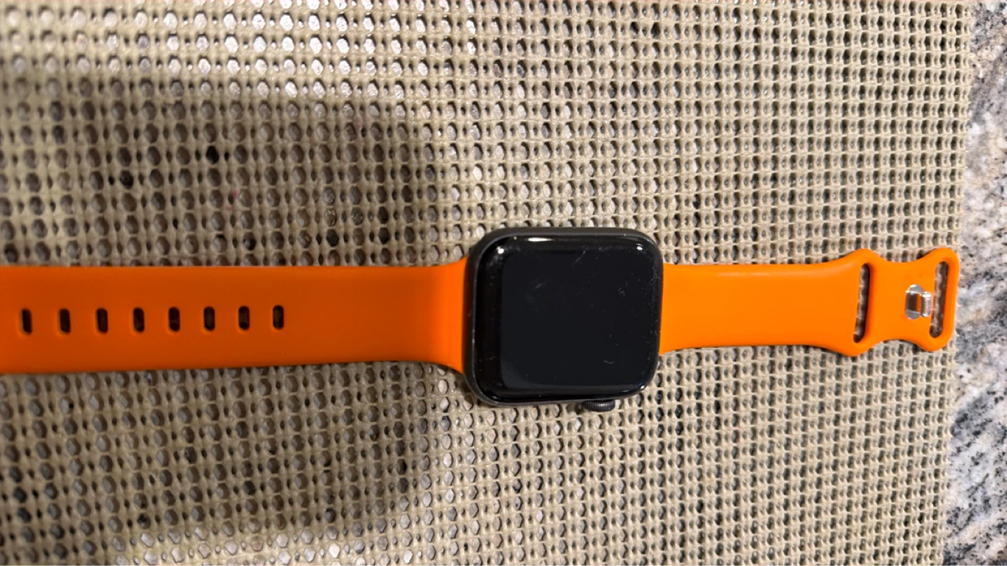 Apple Watch Series SE - Starlight Aluminum case - photo 2