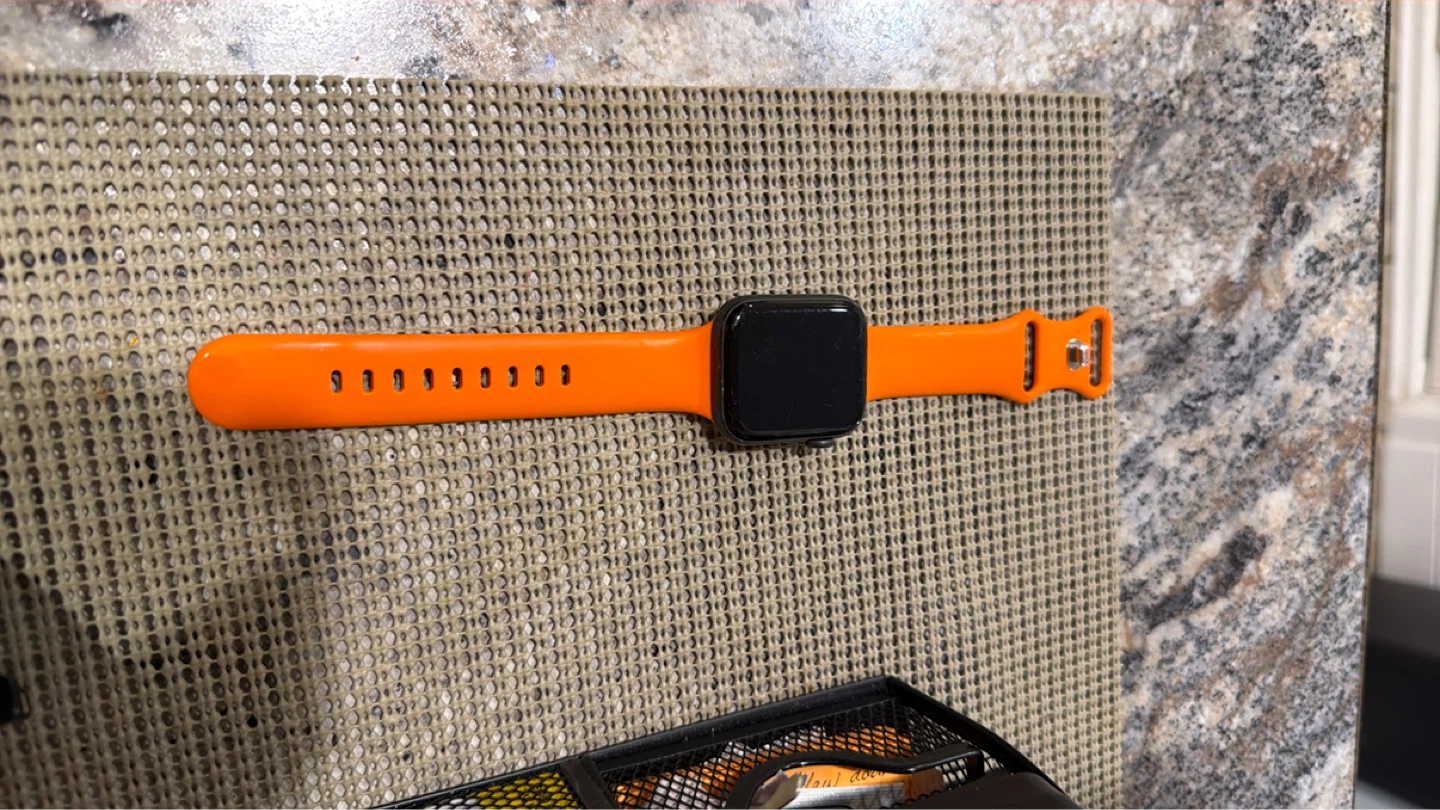 Apple Watch Series SE - Starlight Aluminum case