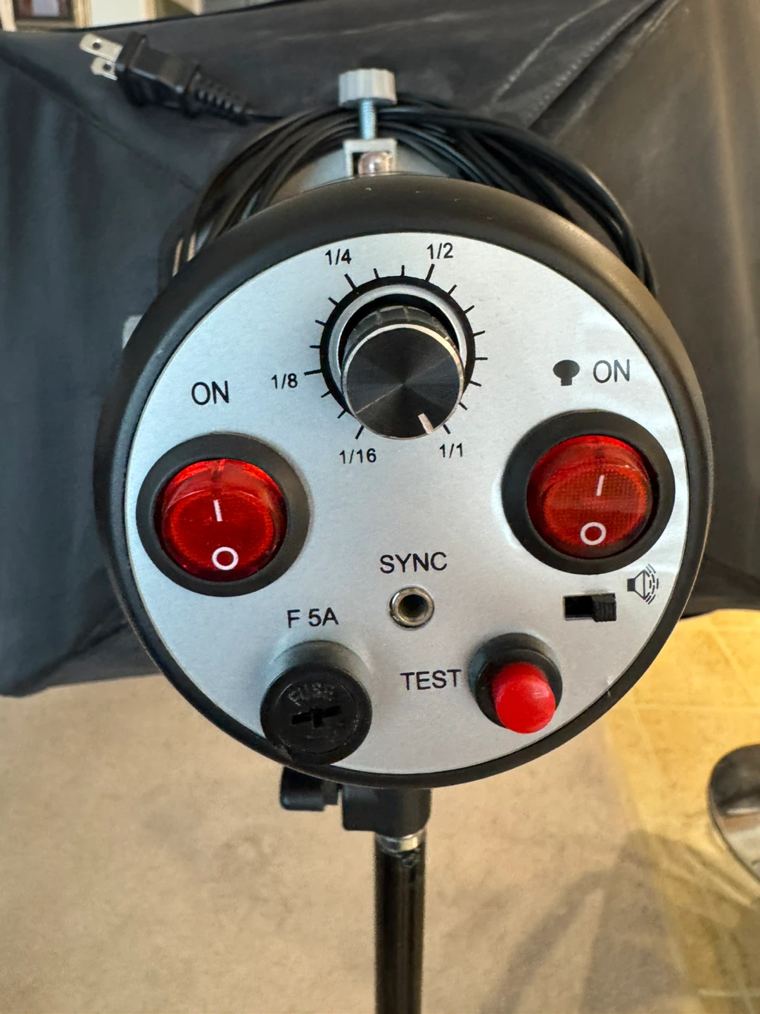 MT-160 Studio Strobe Lighting Kit with Accessories - photo 2