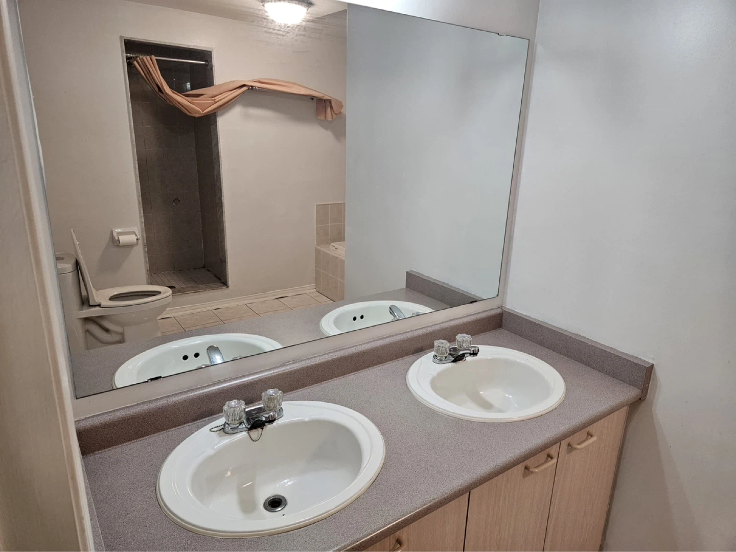 Room for Rent - photo 4
