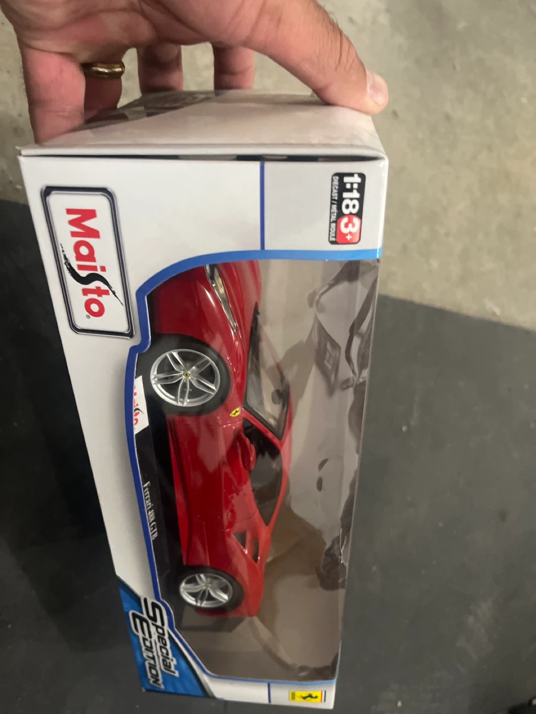 Maisto Ferrari 488 GTB Special Edition Diecast Model Car 1:18 - photo 2