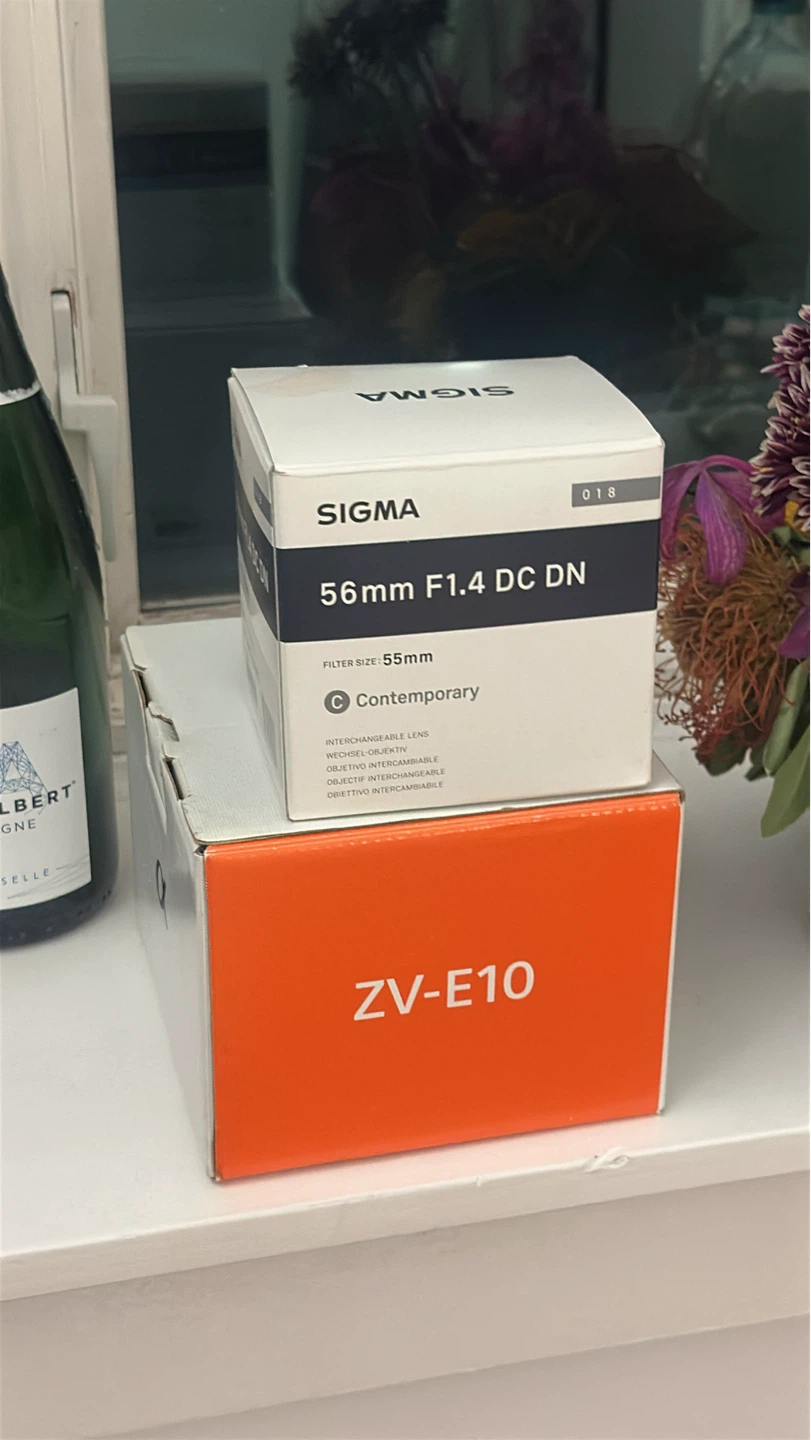 Sony ZV-E10 Mirrorless Camera with Sigma 56mm f/1.4 DC DN Lens