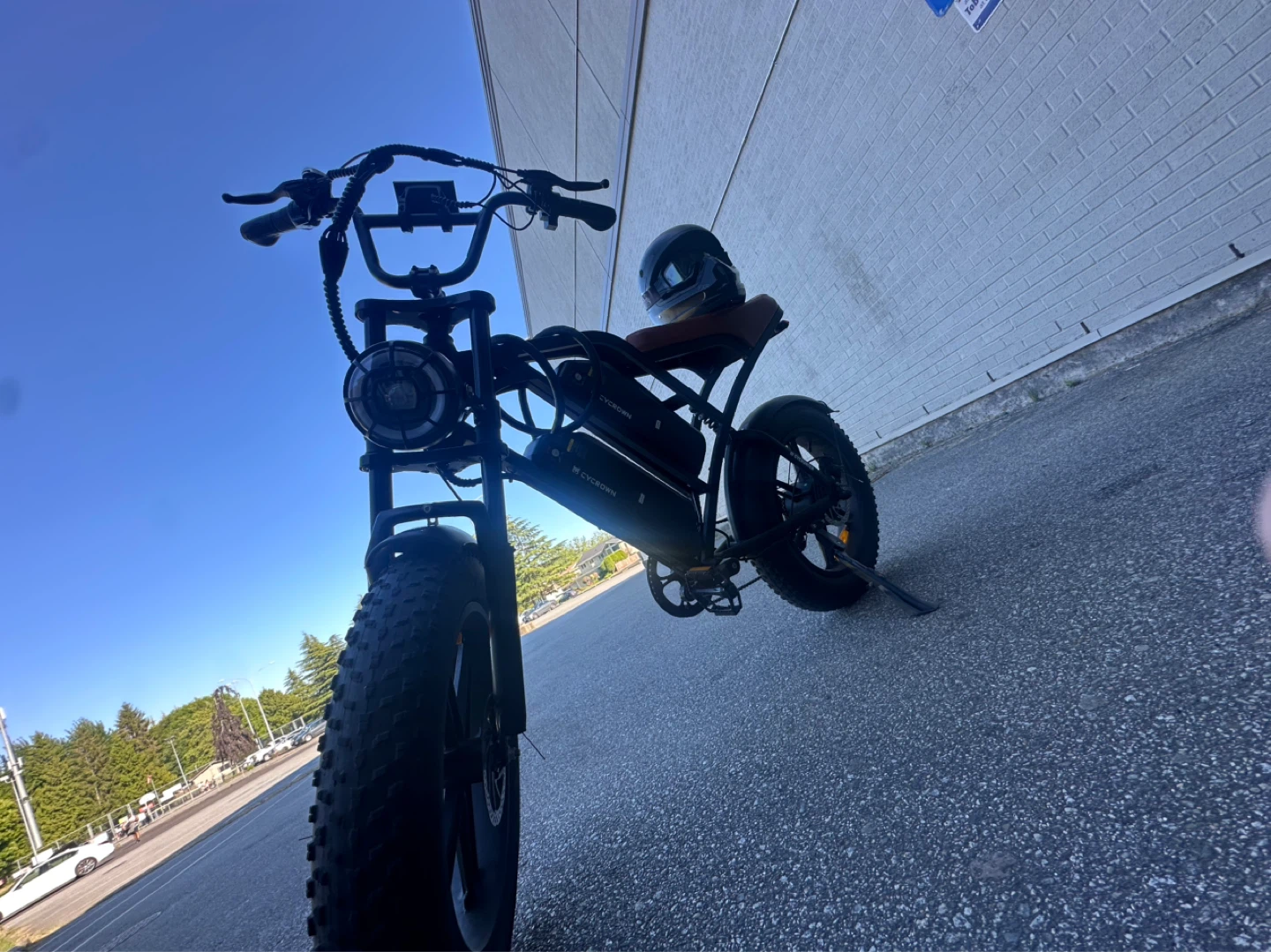 Cycrown cychunter dual battery moped style e-bike. - photo 2