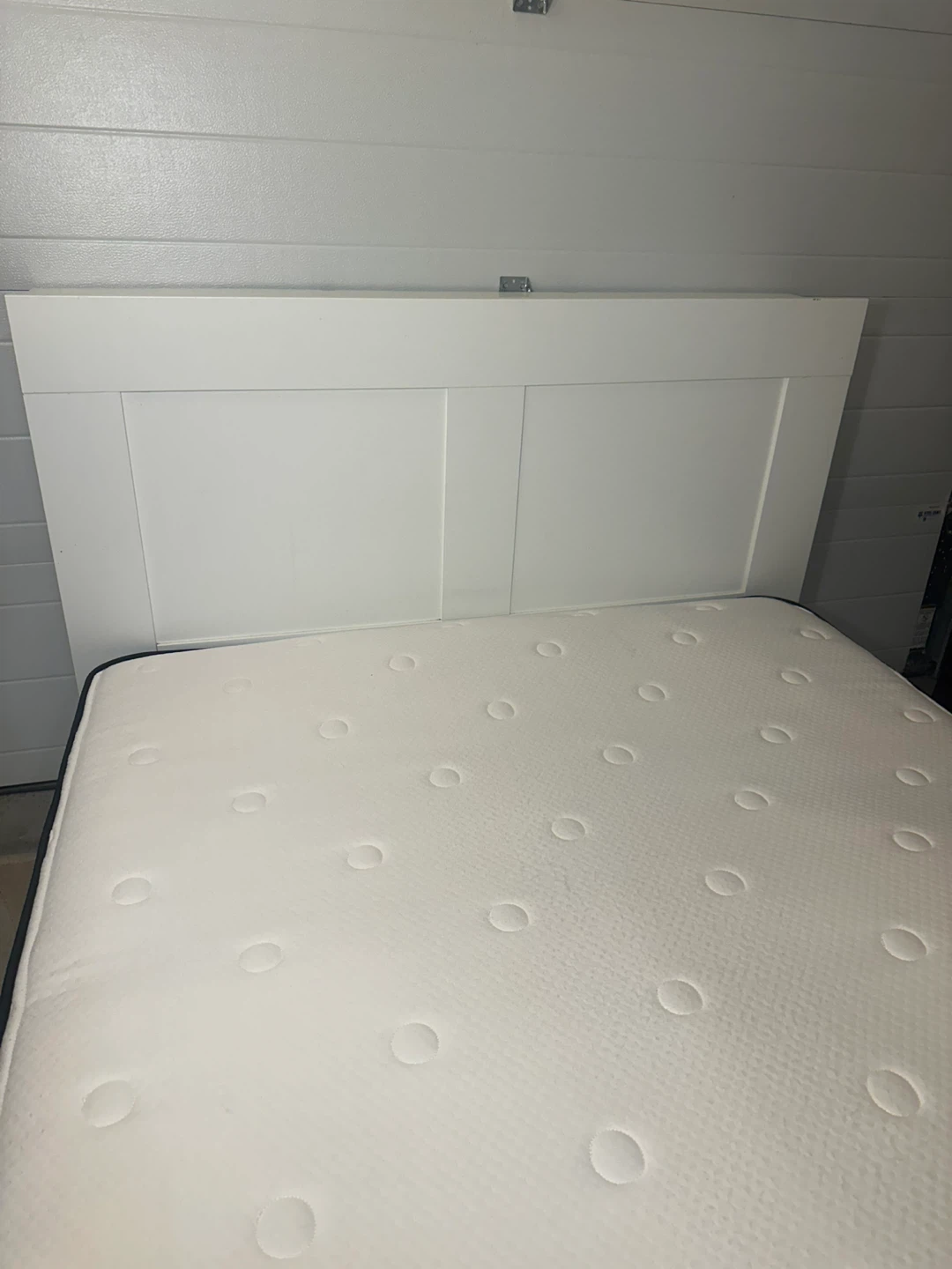 Beautyrest Mattress, White Headboard & Bed Frame - Complete set - photo 5