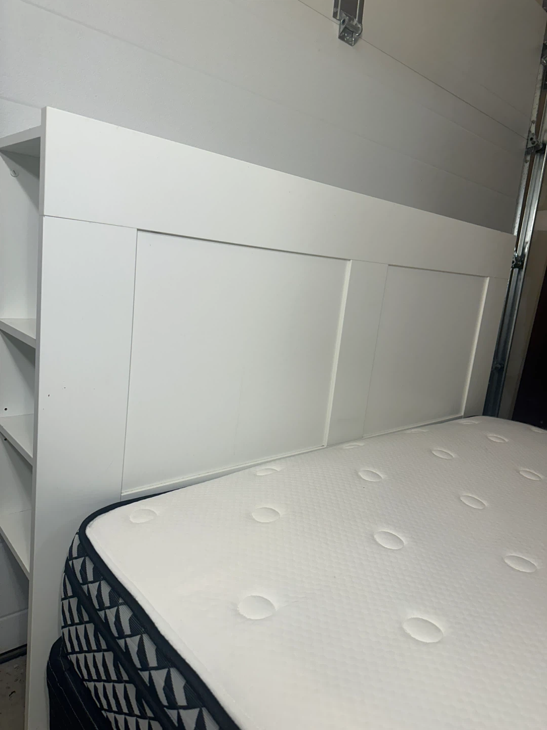 Beautyrest Mattress, White Headboard & Bed Frame - Complete set - photo 2
