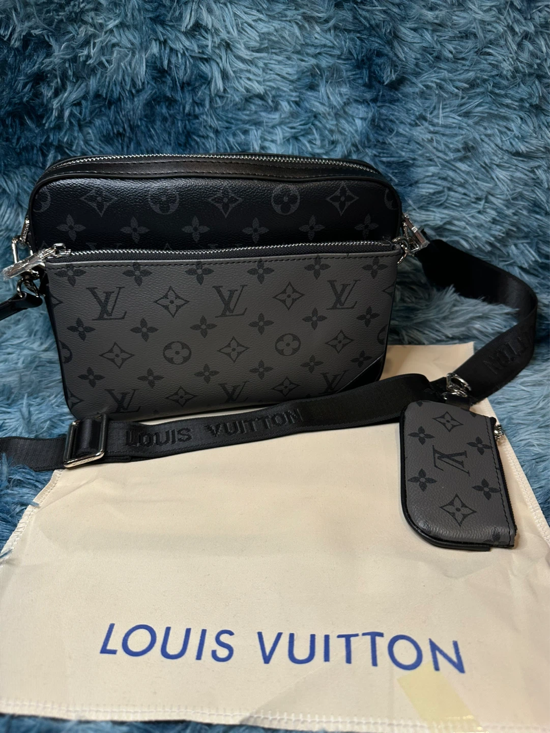 Louis Vuitton Monogram Shoulder Bag with Pouch - photo 2