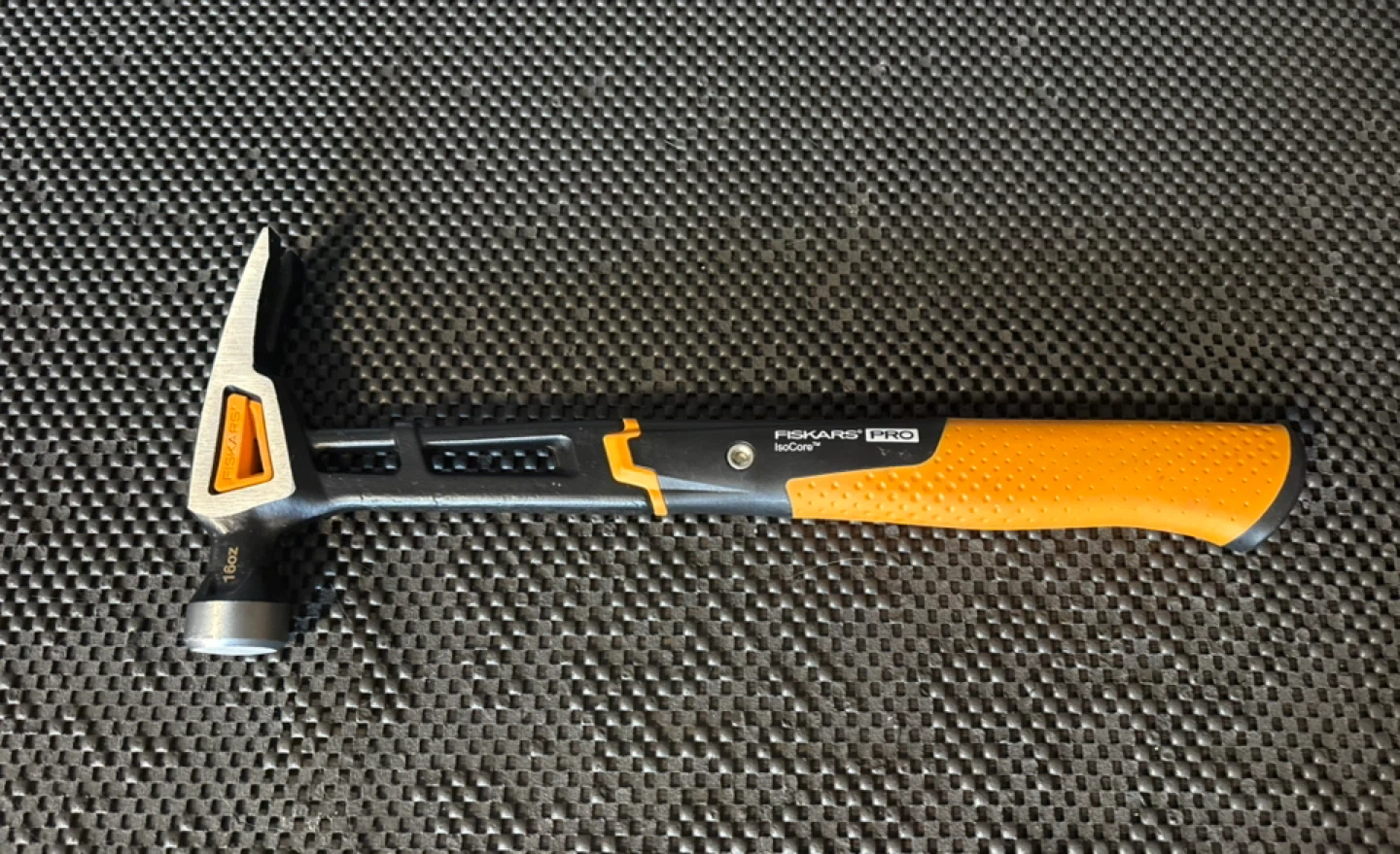 Fiskars Pro IsoCore Claw Hammer