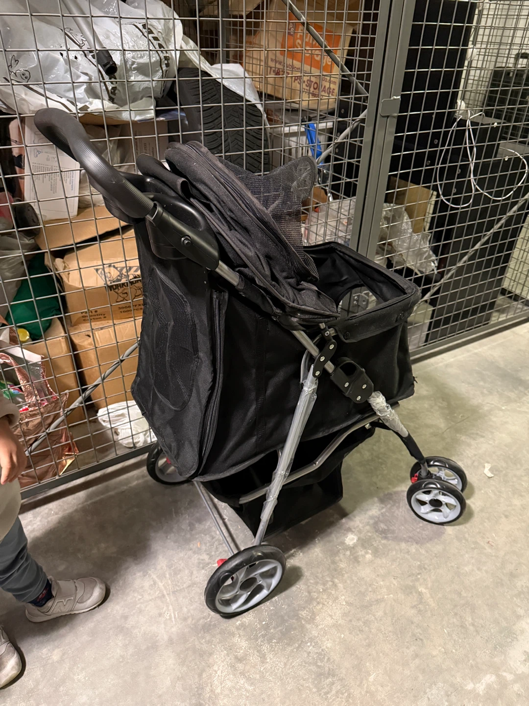 VIVO Black 4-Wheel Pet Stroller - Foldable (Excellent Condition) - photo 4