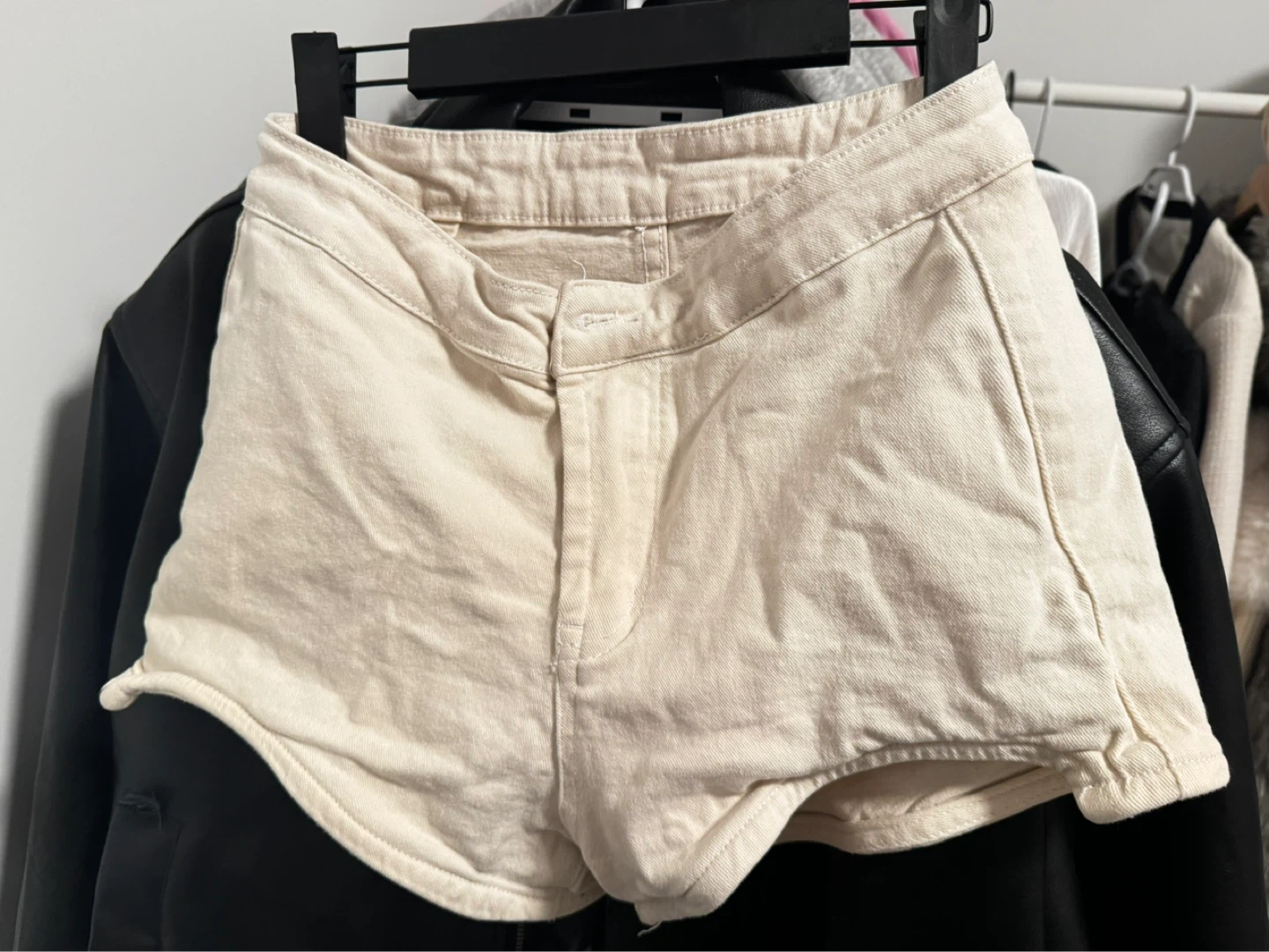 HIP PADS Cream Denim Shorts - photo 4