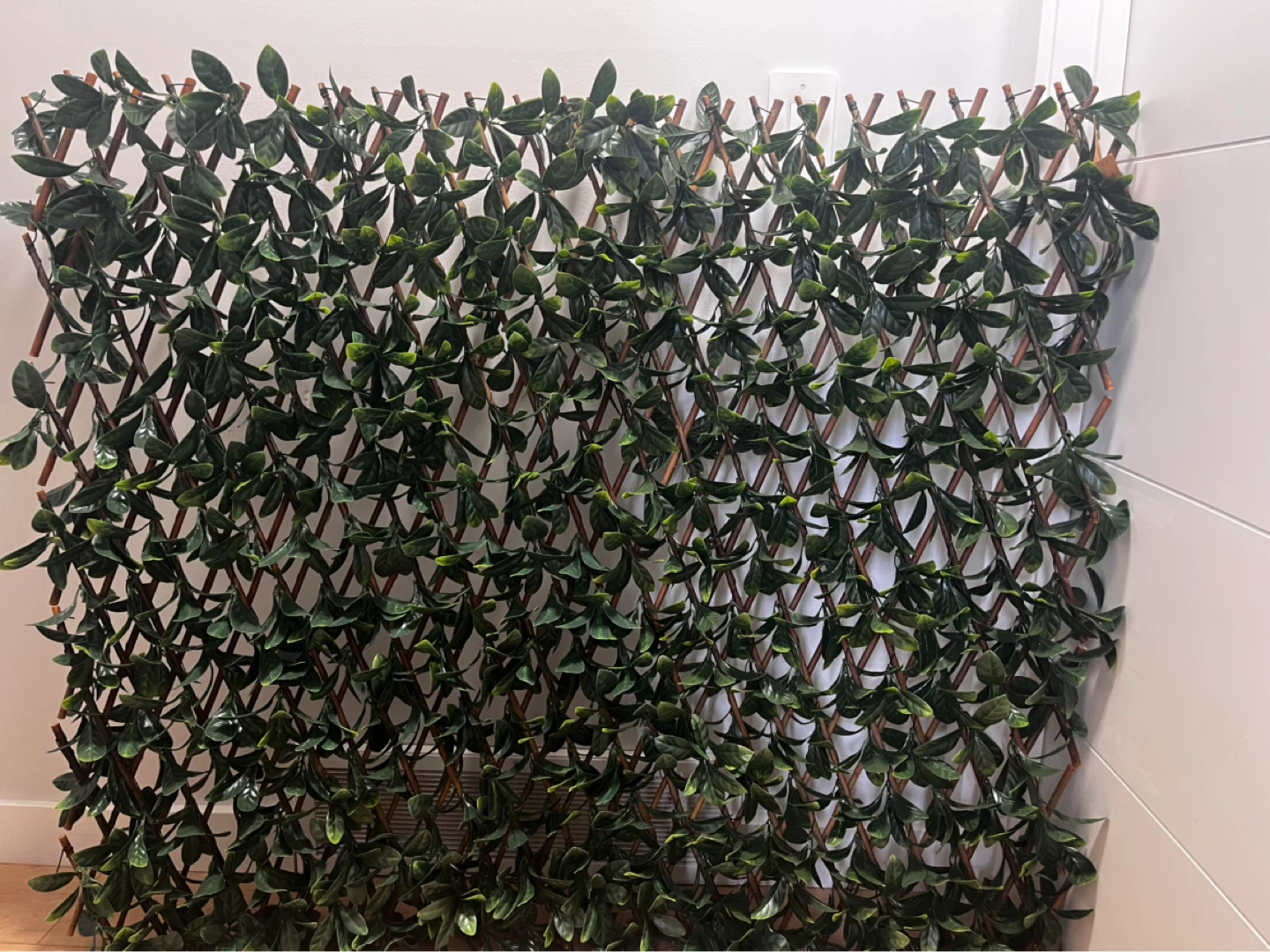 Expandable Faux Leaf Privacy Screen