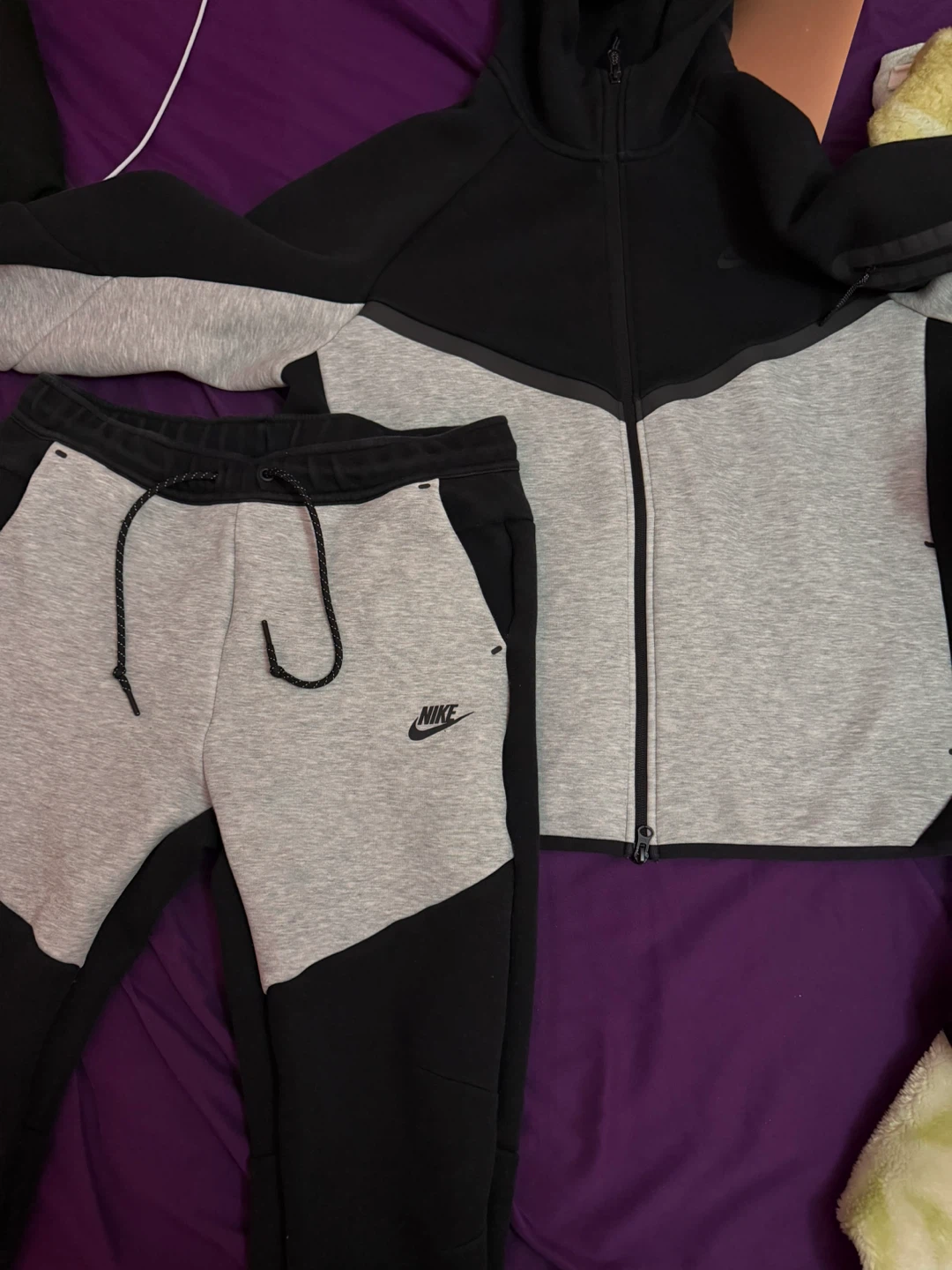 Nike Tech (Large)