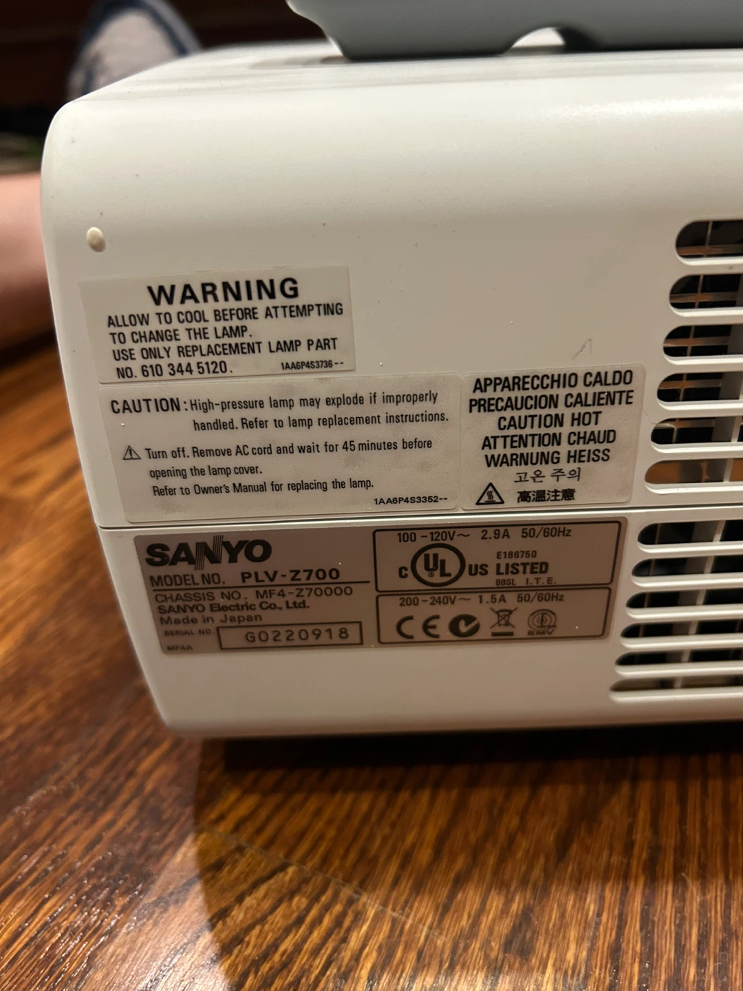 Sanyo PLV-Z700 LCD Projector