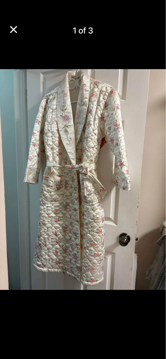 Quilted floral robe