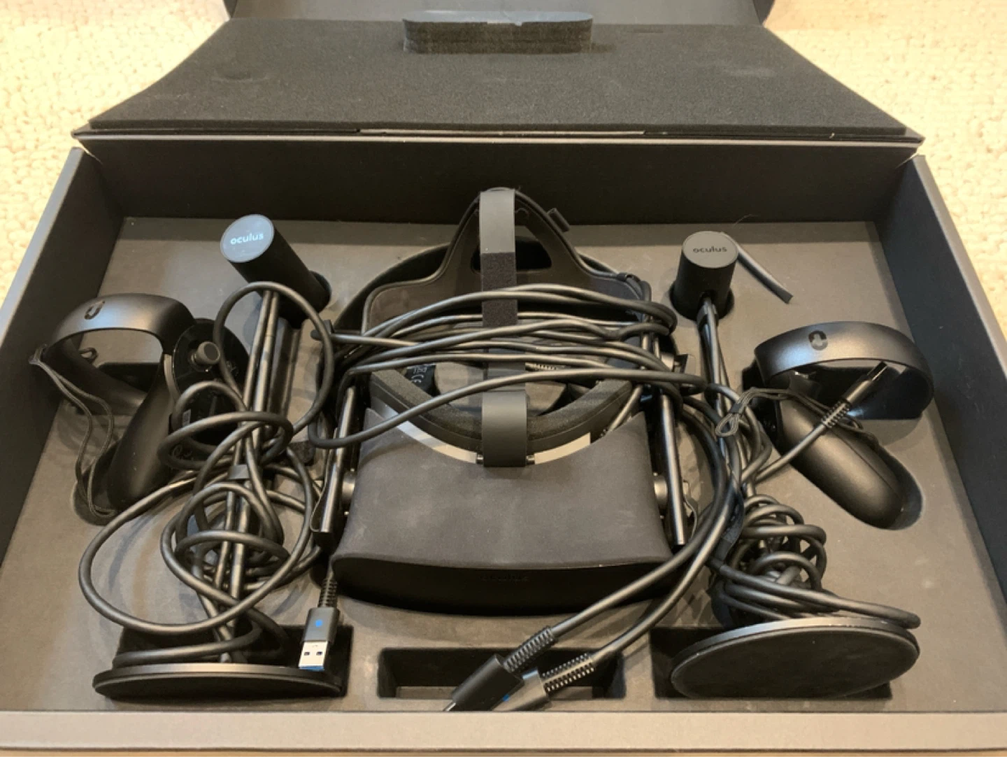 Oculus VR Headset with Controllers