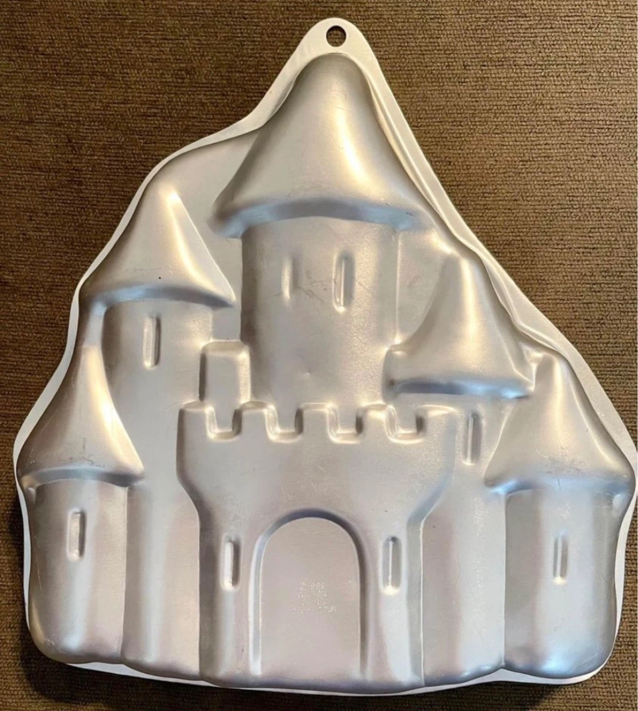 WILTON ENCHANTED CASTLE CAKE PAN