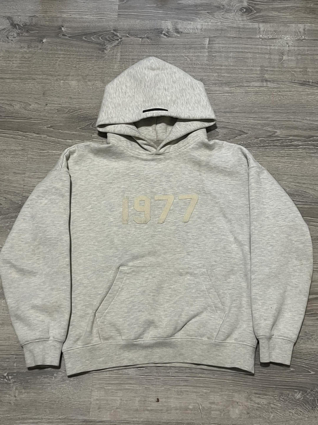 1977 Light Oatmeal Essentials Hoodir