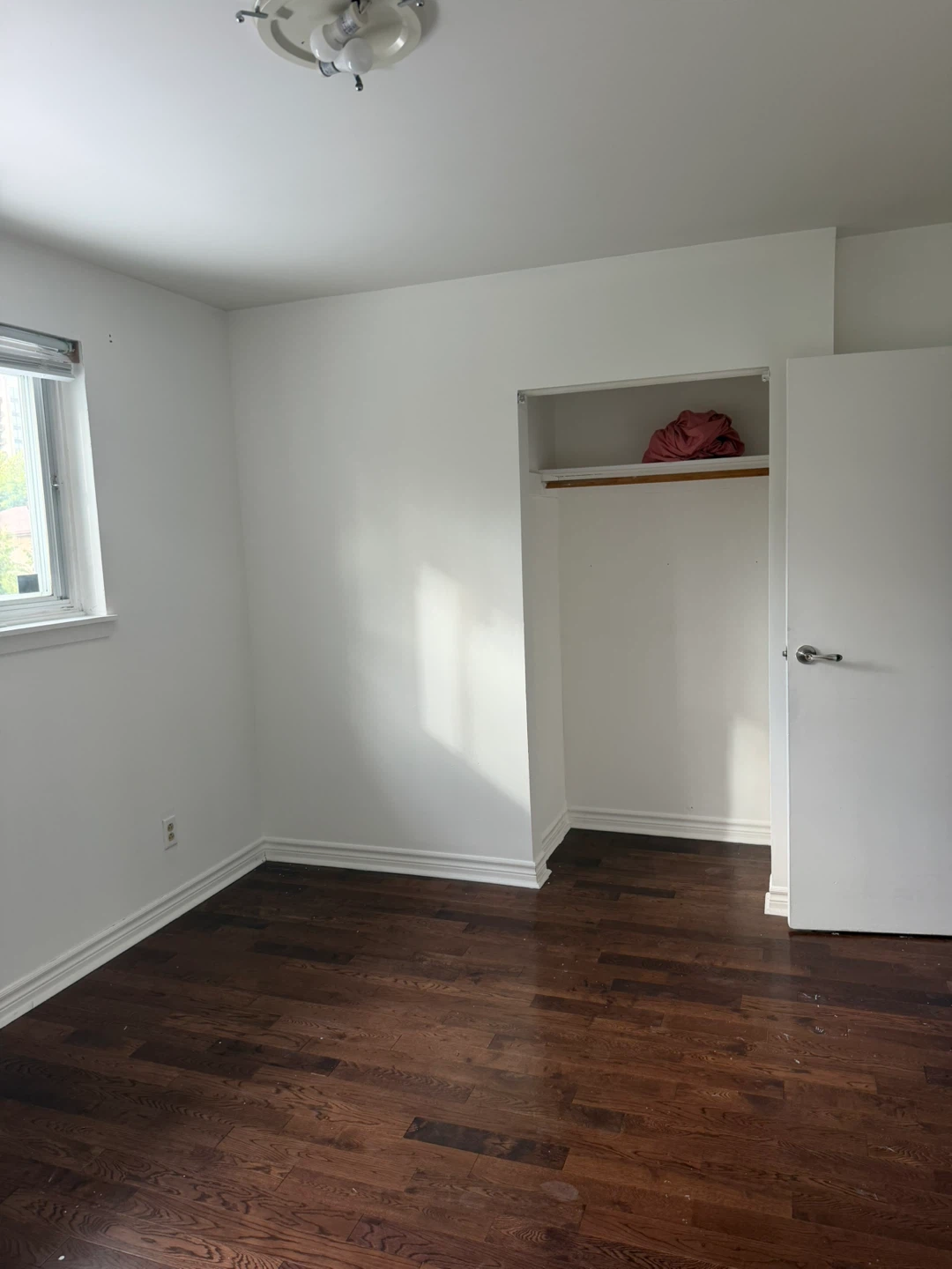 Private room in second floor North York - photo 2