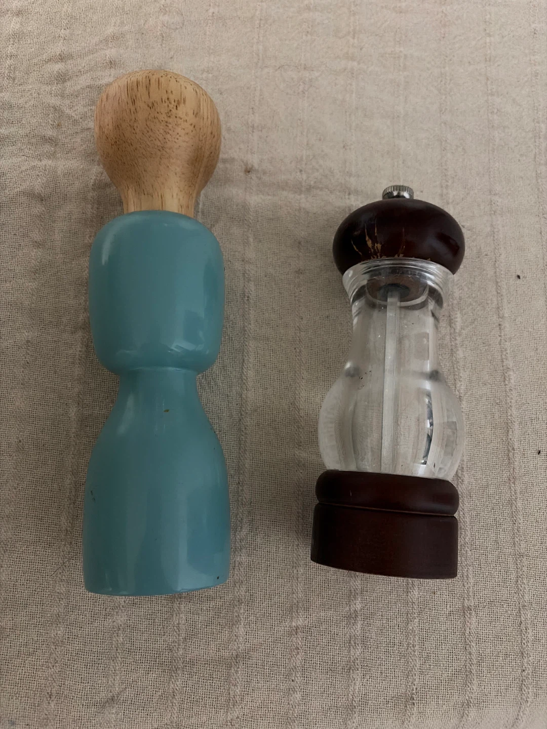 Salt and Pepper Grinders Set