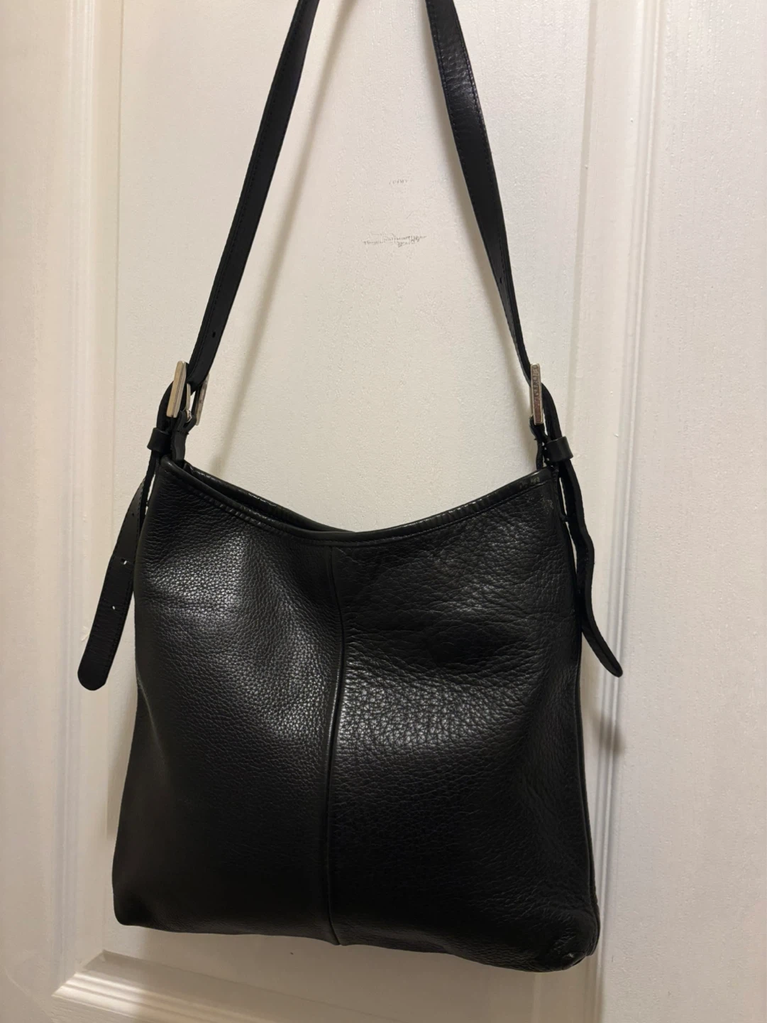 Made in Canada Roots Black Leather Shoulder Bag - photo 5