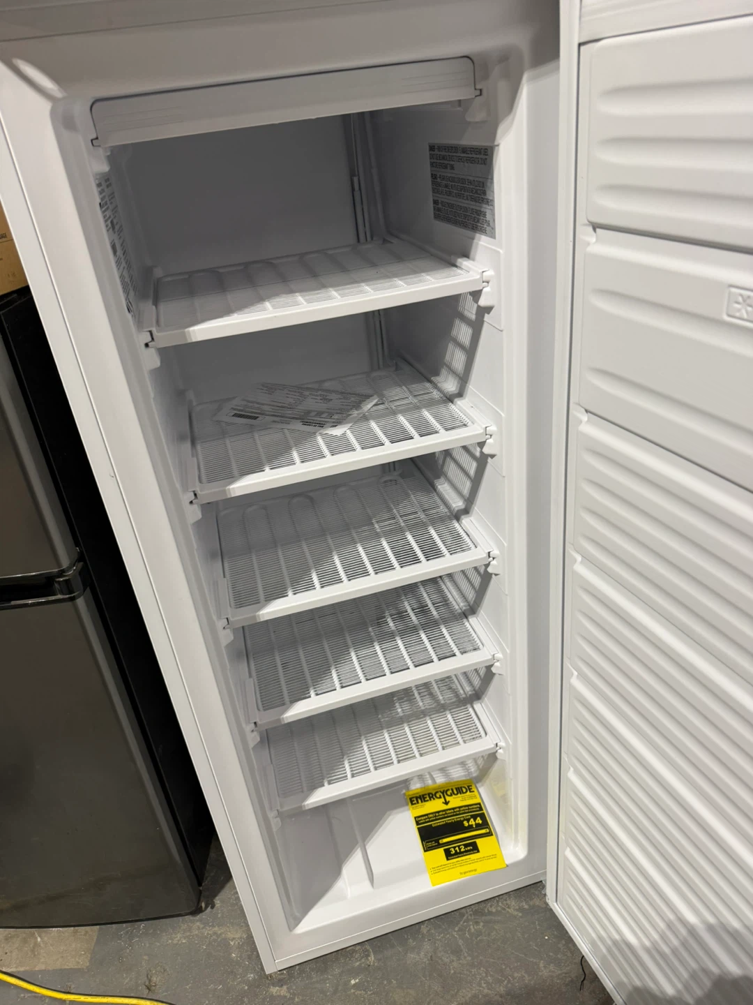 Frigidaire upright freezer Scarborough - photo 2