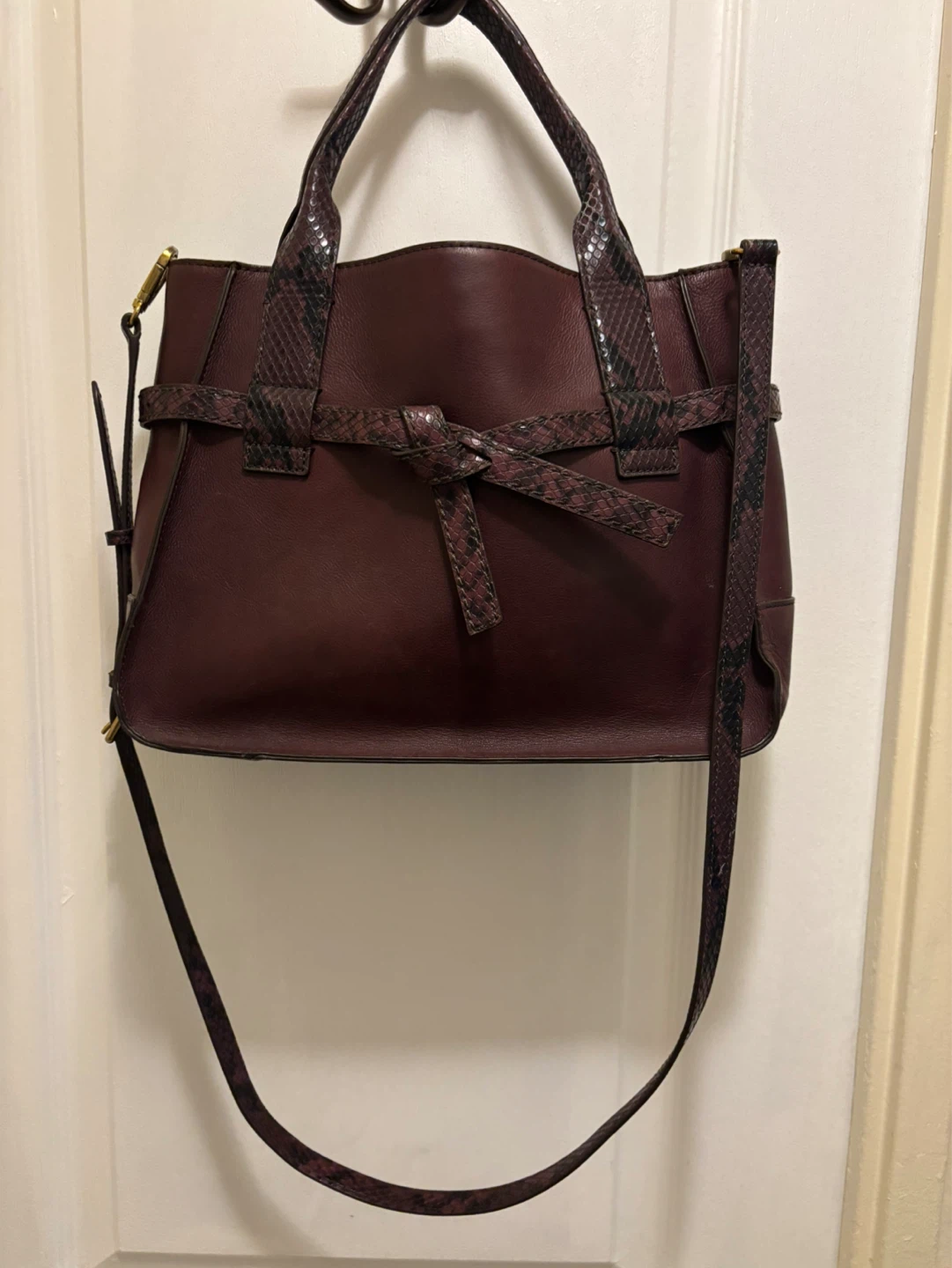 Fossil Leather Handbag with Shoulder Strap