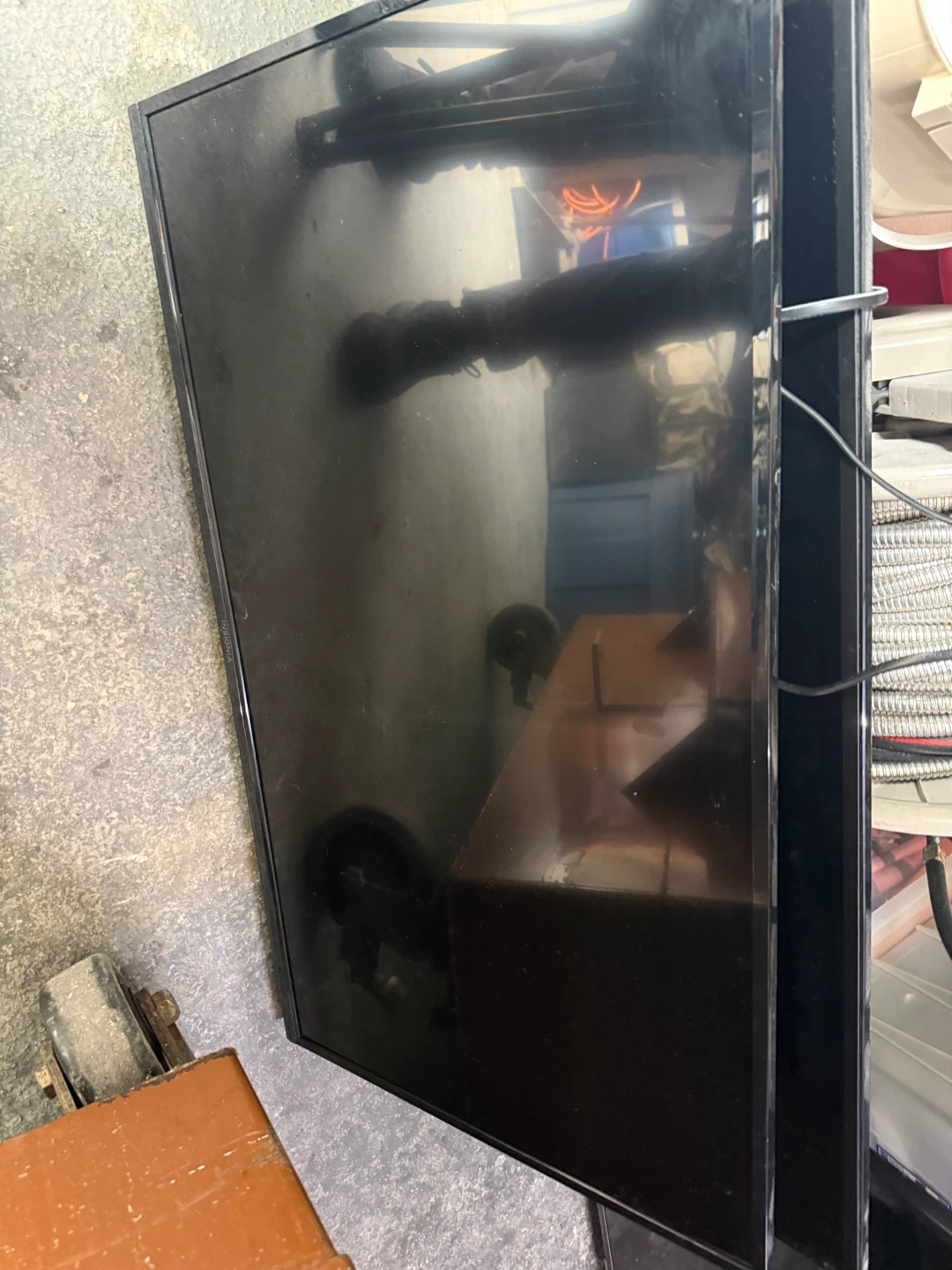 Two TV not smart tv 32”
