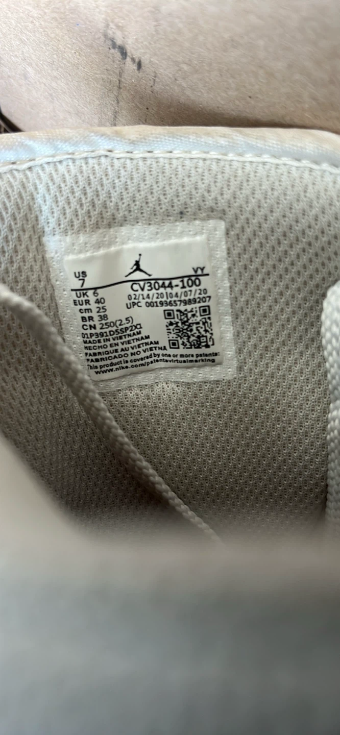 Air Jordan 1 Mid SE Shoes - photo 3