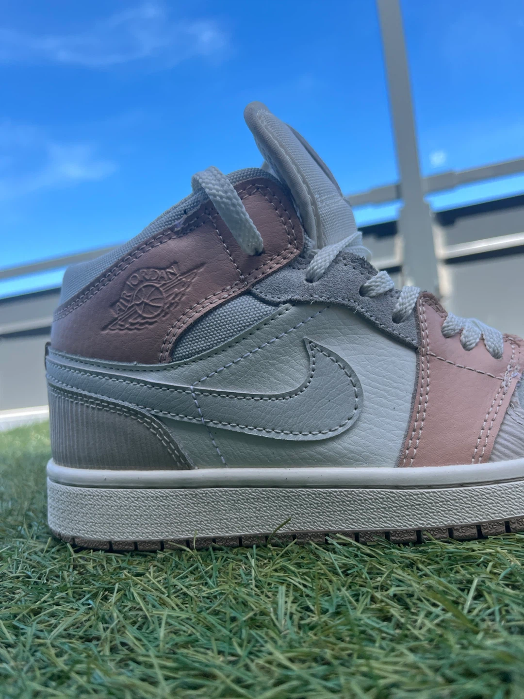 Air Jordan 1 Mid SE Shoes - photo 2