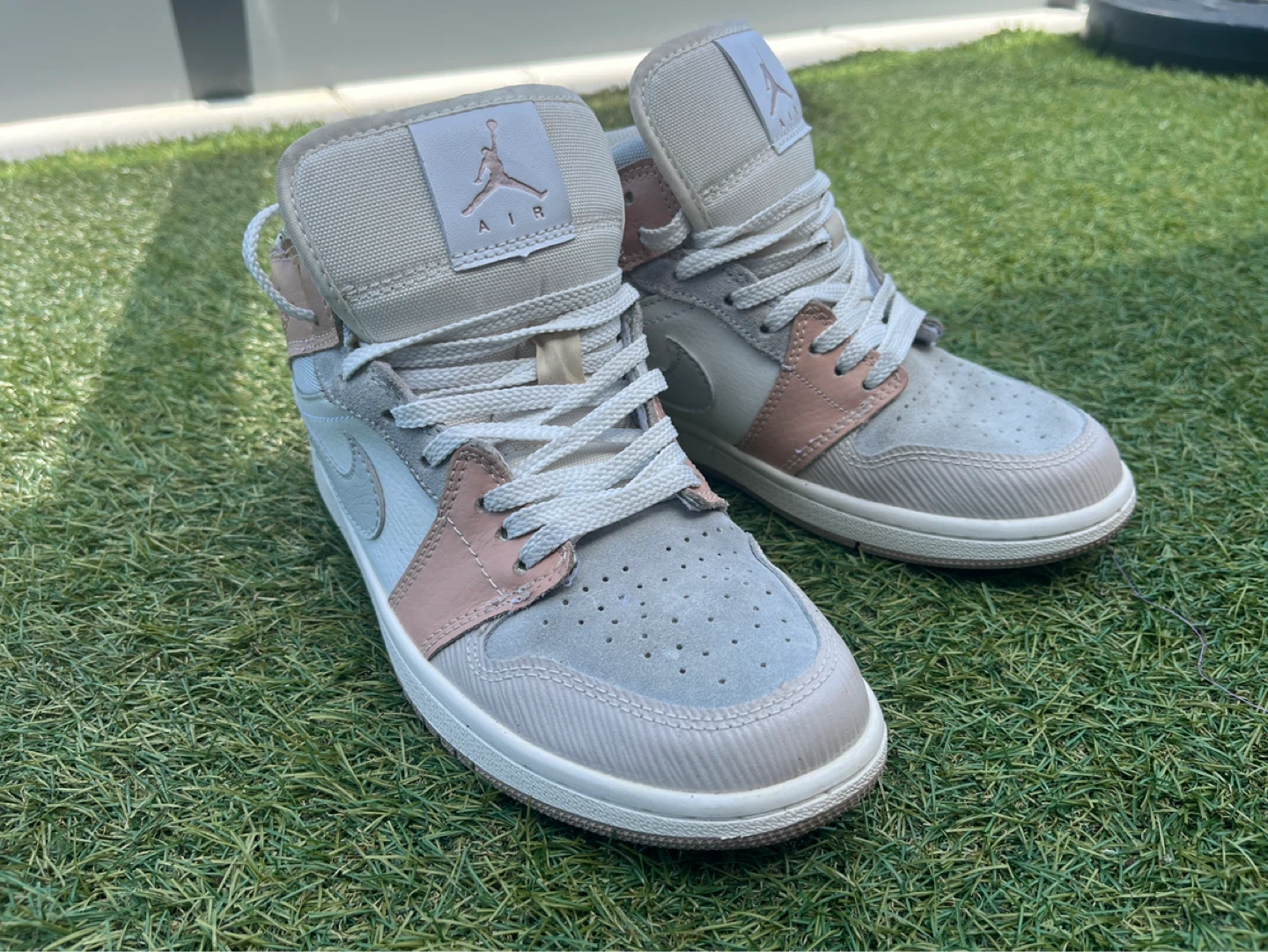 Air Jordan 1 Mid SE Shoes