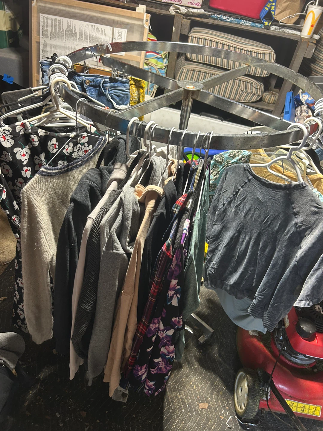 Clothing yard sale - photo 2