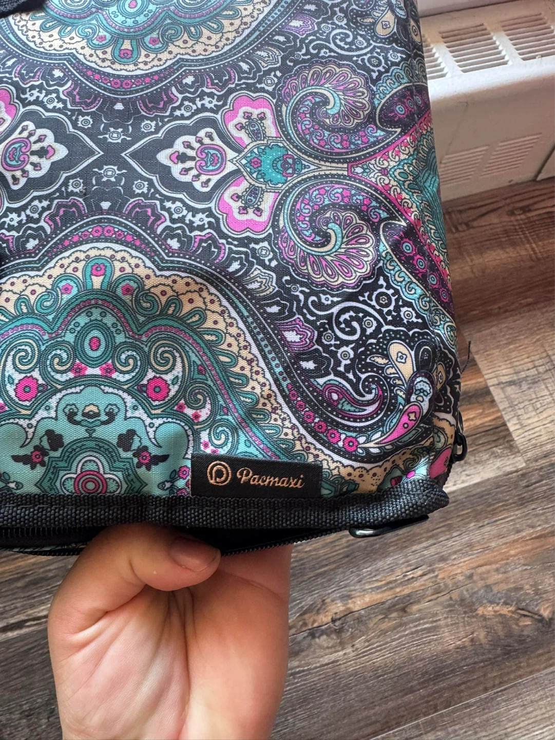 Pacmaxi Essential Oils Bag with Paisley Print