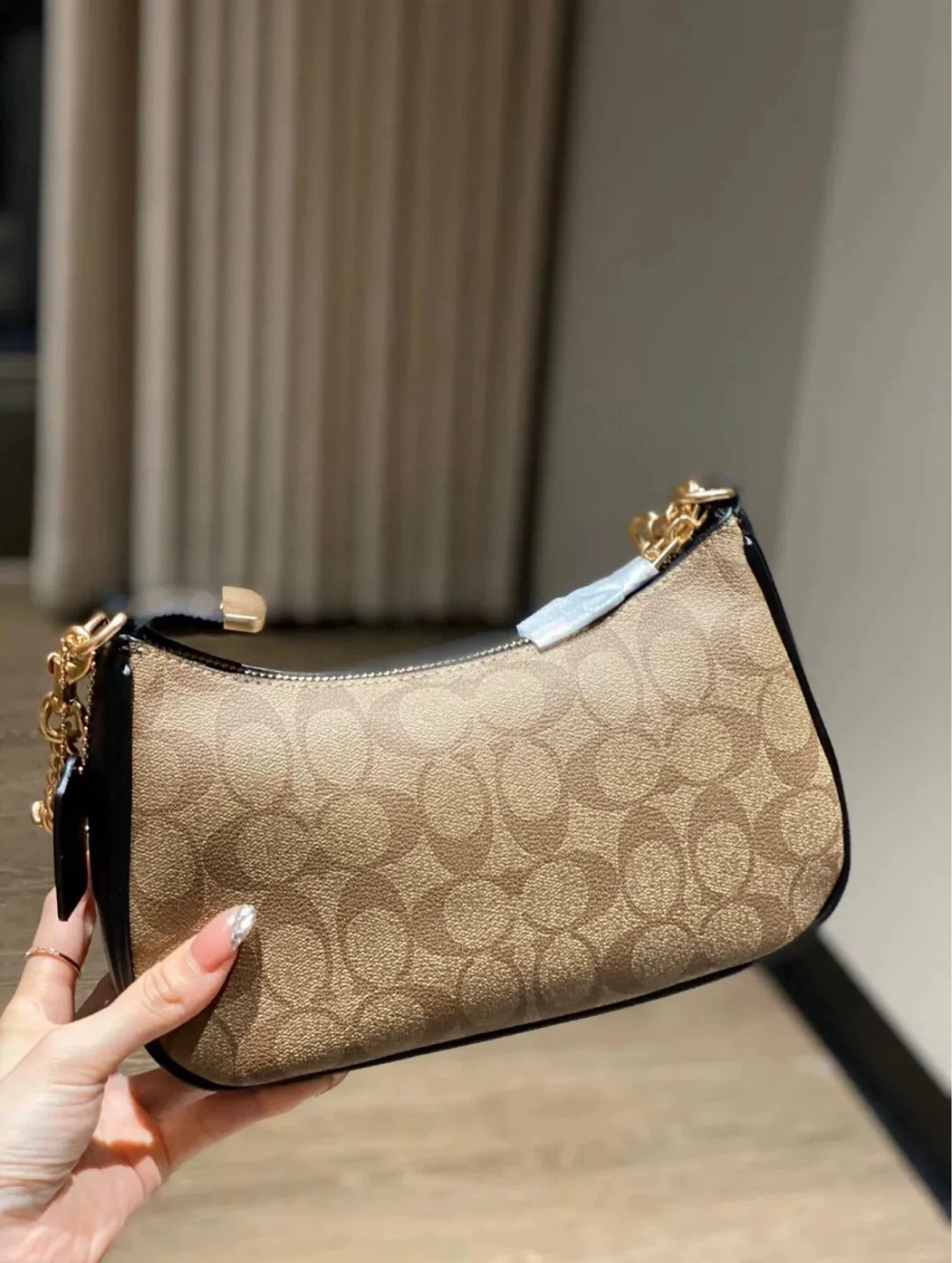 Coach Signature Canvas Shoulder Bag - photo 3