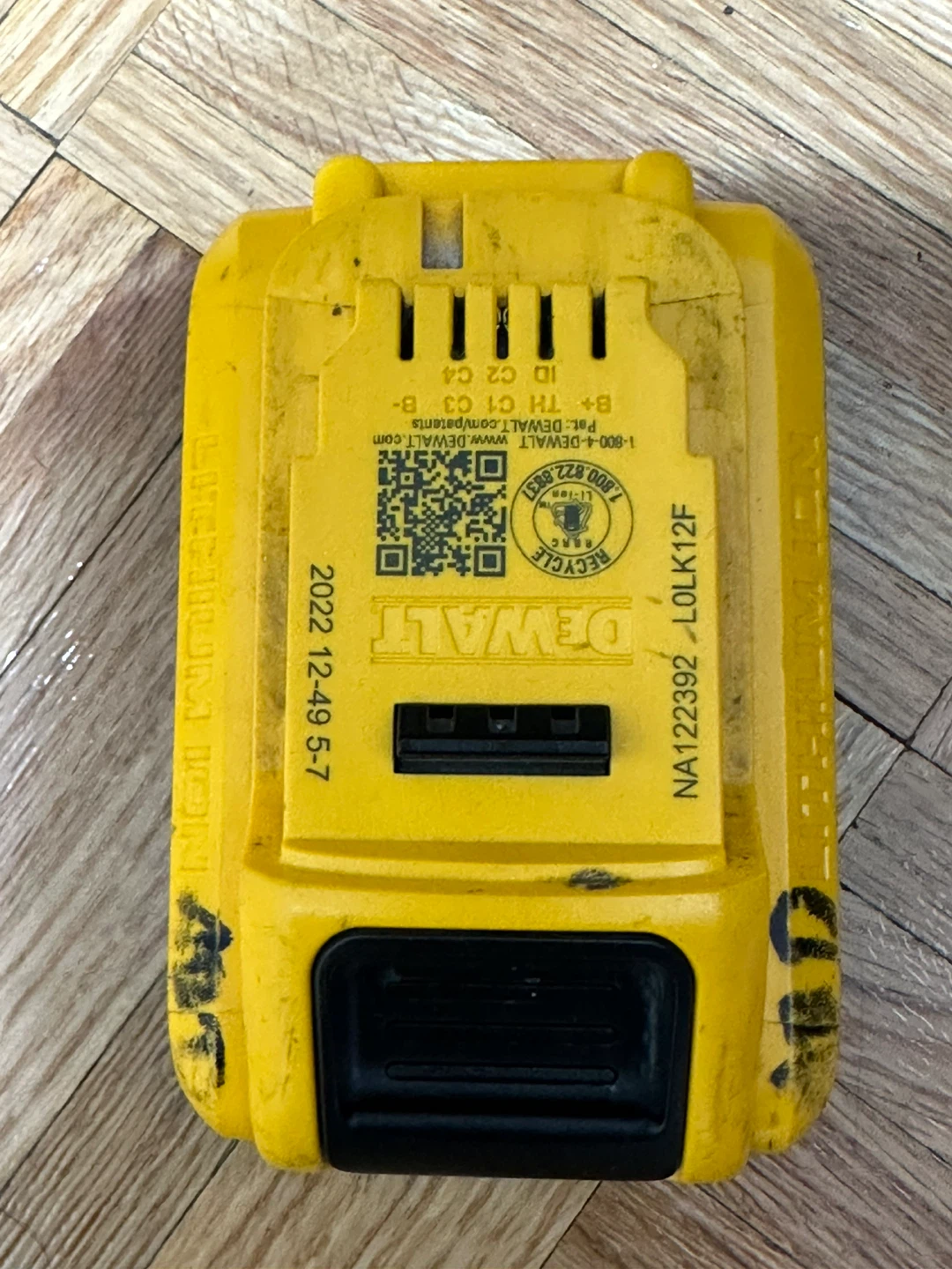 DEWALT 20V MAX Lithium Ion 3.0 Ah Battery - photo 2