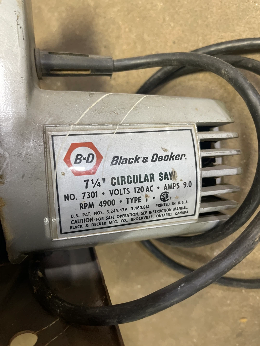 Black & Decker circular saw 7 1/4 inch working - photo 2