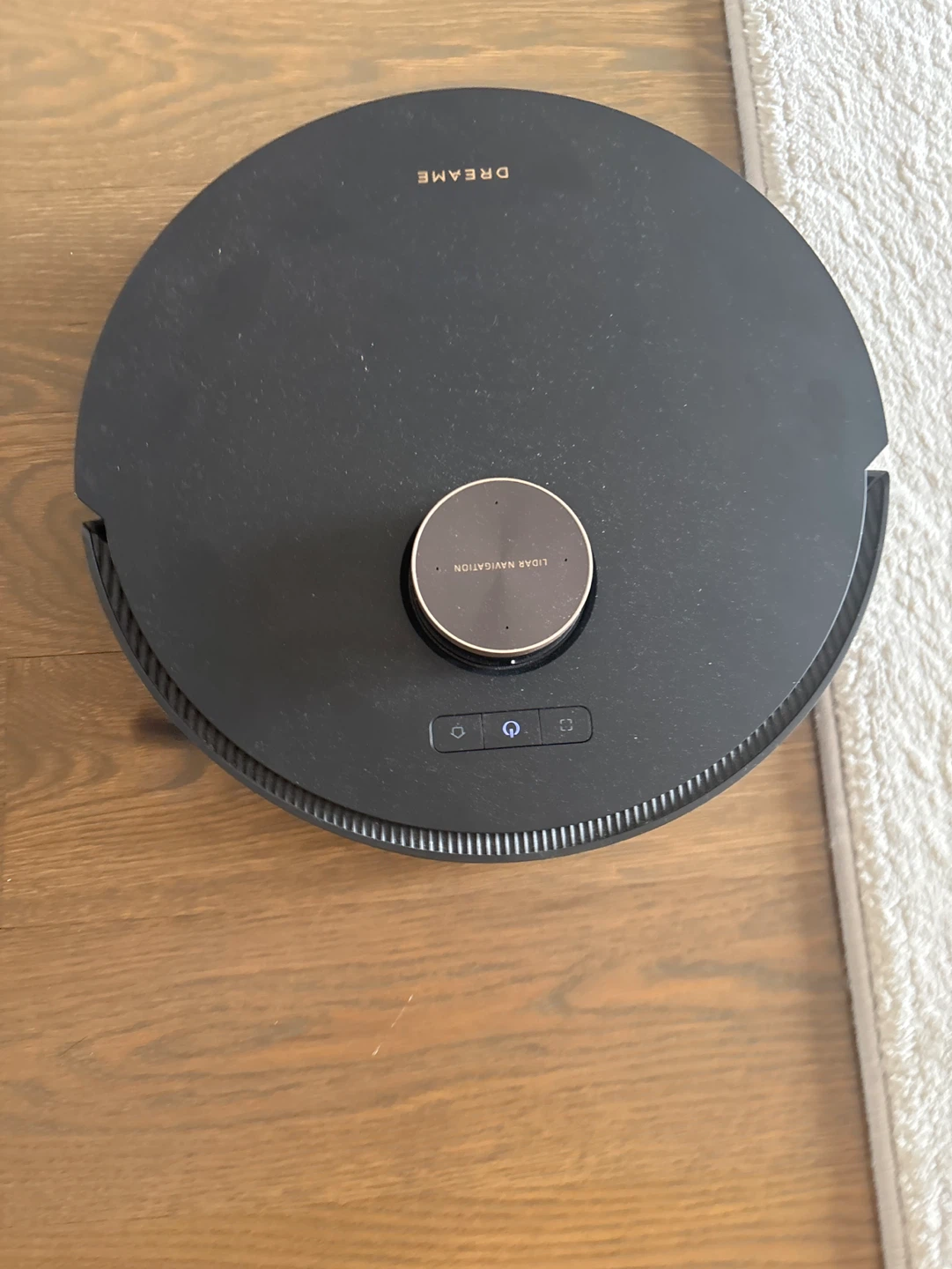 Dreame robot vacuum & docking station - photo 2