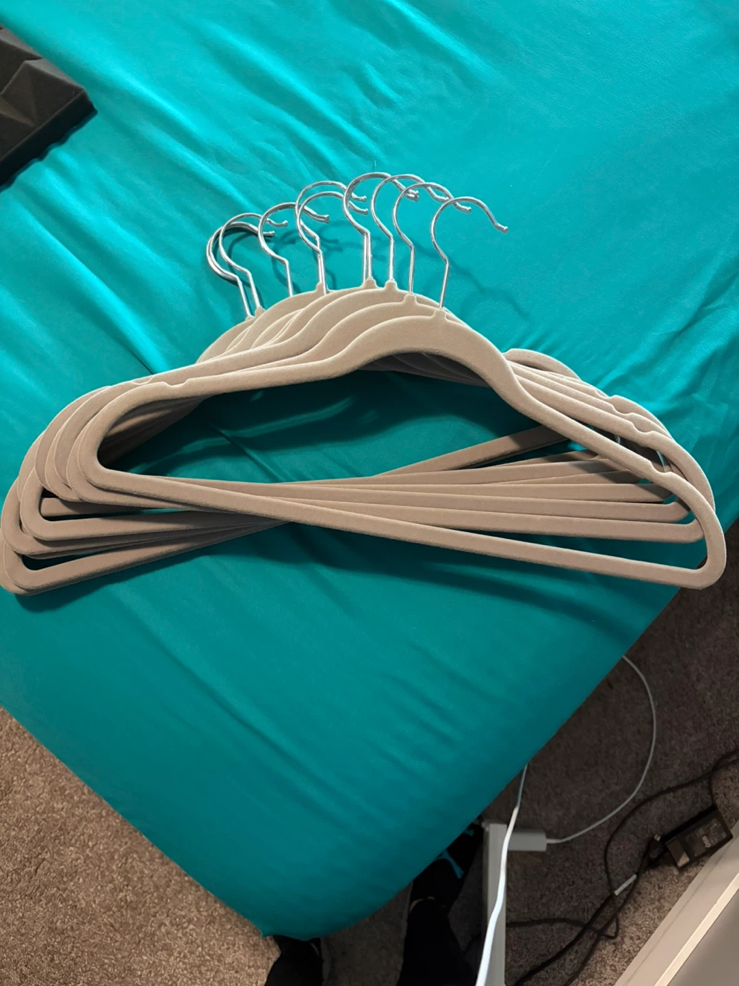 12 Velvet Hangers Set
