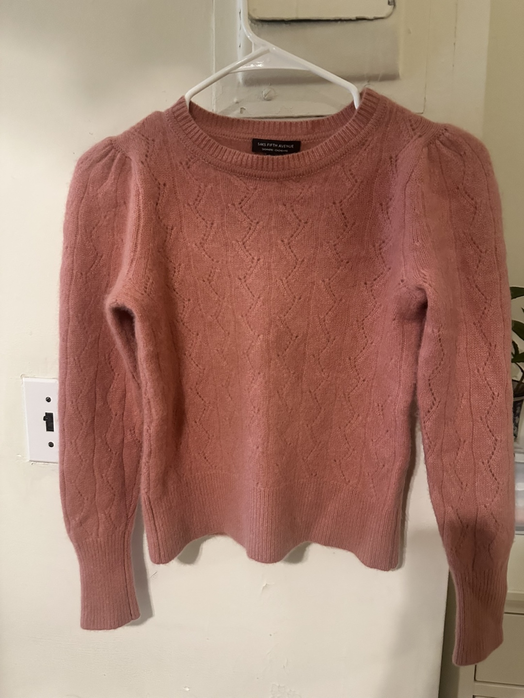 Saks Fifth Avenue Pink Cashmere Sweater - Small