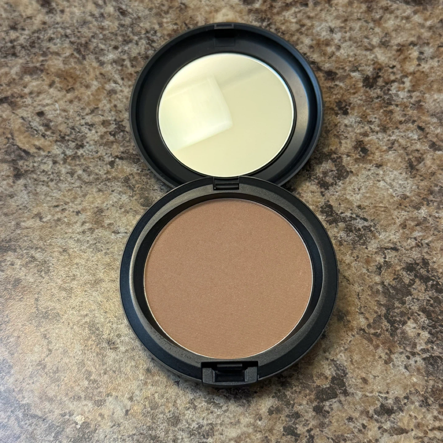 MAC Bronzing Powder - Golden - photo 3