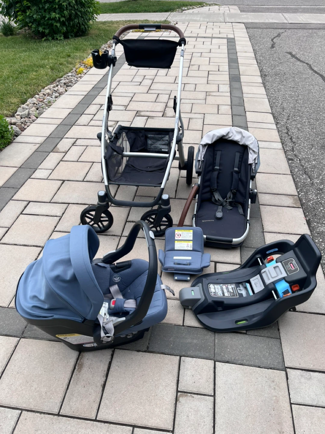 UPPAbaby Vista Stroller & MESA Car Seat Travel System